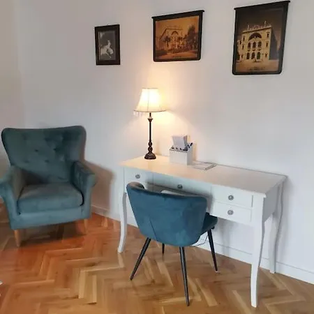Lulu 90 M2 In Center Of *