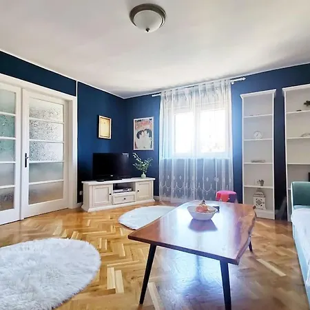 Lulu 90 M2 In Center Of *
