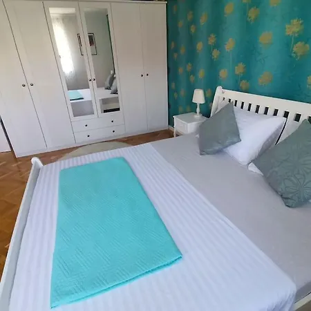 Lulu 90 M2 In Center Of Apartment Split