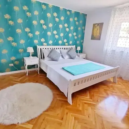 Lulu 90 M2 In Center Of Apartment