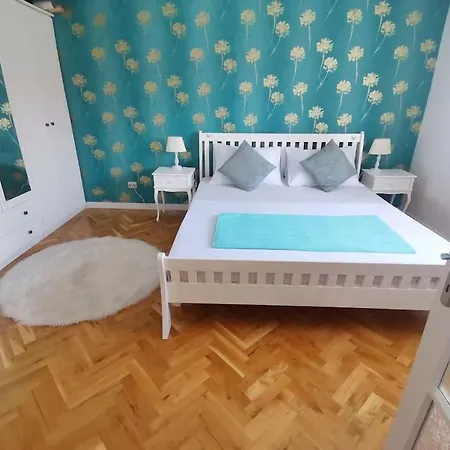 Lulu 90 M2 In Center Of Apartment Split