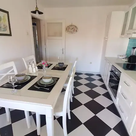 Apartment Lulu 90 M2 In Center Of *