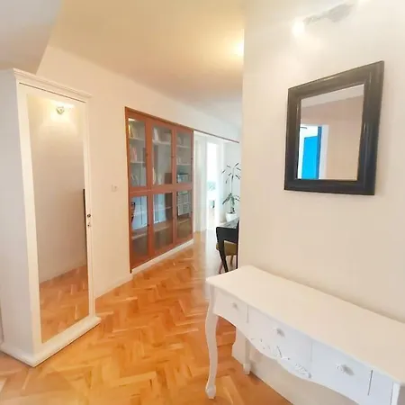 Lulu 90 M2 In Center Of Apartment